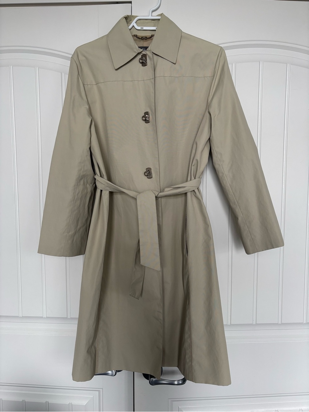 Salvatore Ferragamo Women's Beige Trench Coat with Tie Belt - Picture 3 of 5